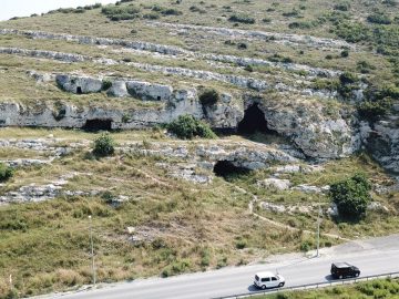 Yarımburgaz Mağarası